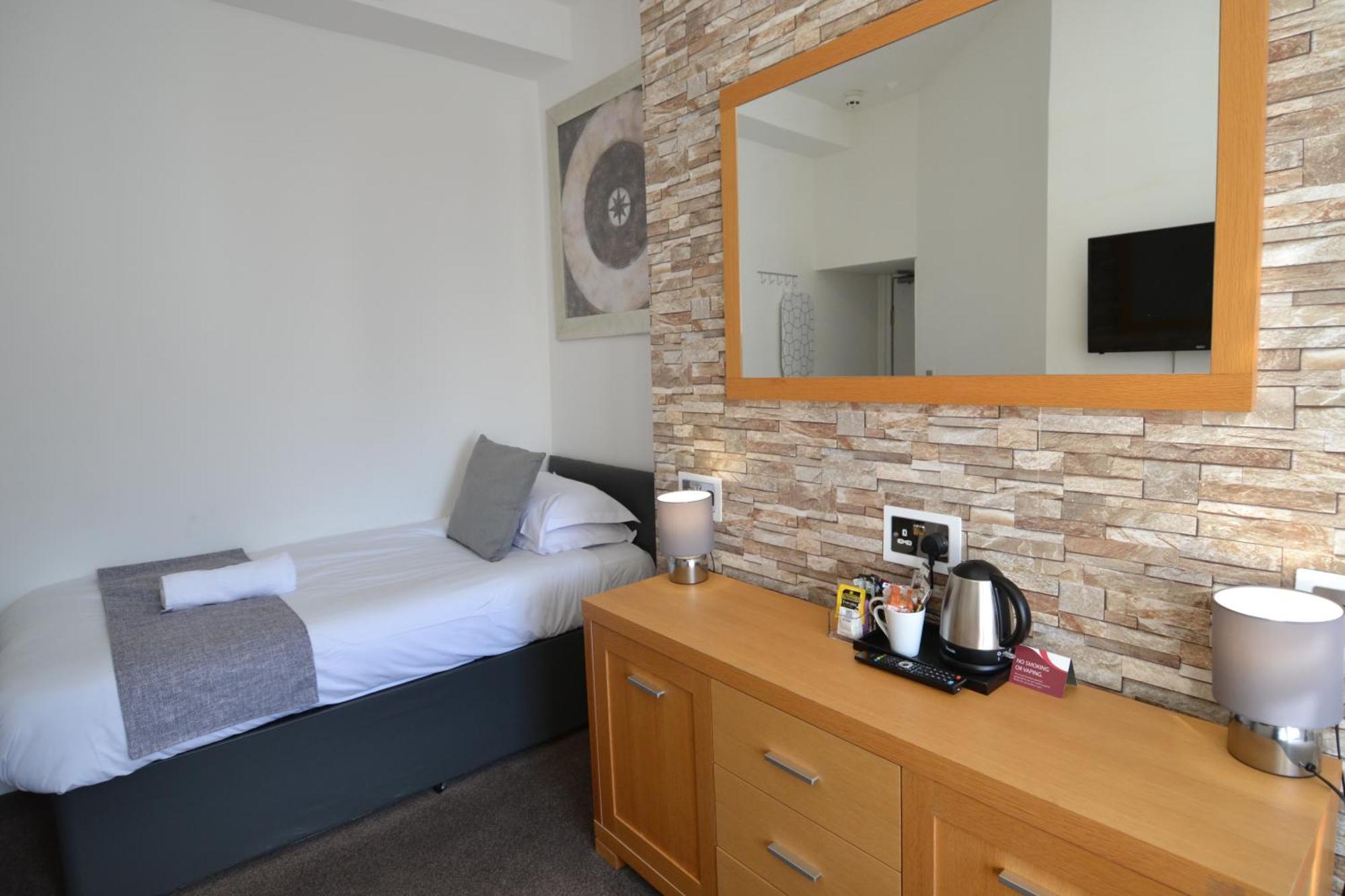Hotel 33 Μπλάκπουλ Δωμάτιο φωτογραφία